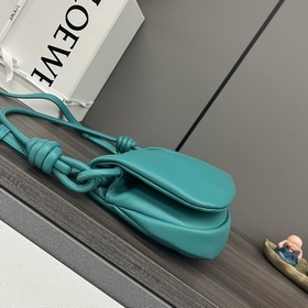 LOEWE Новая сумка Paseo из блестящей к