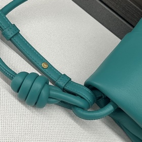LOEWE Новая сумка Paseo из блестящей к