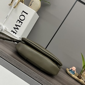 LOEWE Новая сумка Paseo из блестящей к