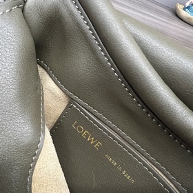 LOEWE Новая сумка Paseo из блестящей к