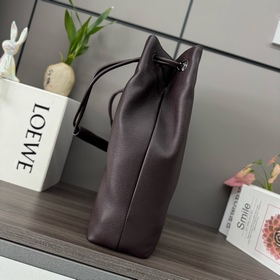 LOEWE Pebble Hobo из мягкой зернистой