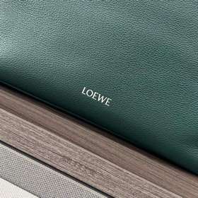 LOEWE Pebble Hobo из мягкой зернистой 