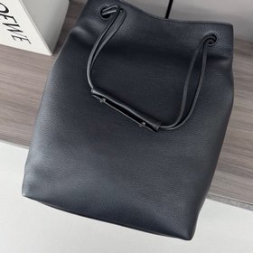 LOEWE Pebble Hobo из мягкой зернистой 
