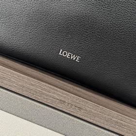 LOEWE Pebble Hobo из мягкой зернистой 