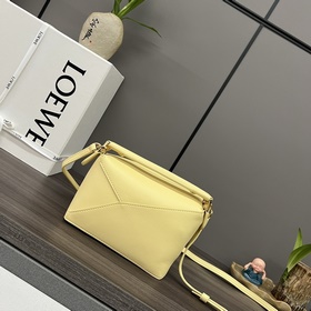 LOEWE Новинка： новейшая мини-сумочка P