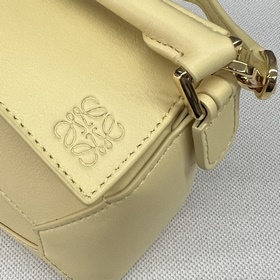 LOEWE Новинка： новейшая мини-сумочка P