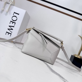 LOEWE Новая версия сумки Puzzle Edge и
