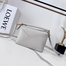 LOEWE Новая версия сумки Puzzle Edge и
