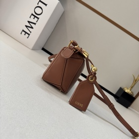 LOEWE Новая мини-сумка из кожи наппа F