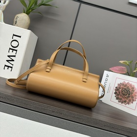 Новая сумка LOEWE Cylinder Эта модель