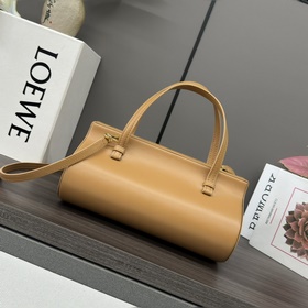 Новая сумка LOEWE Cylinder Эта модель 