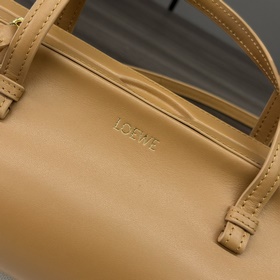 Новая сумка LOEWE Cylinder Эта модель 