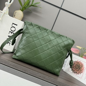 LOEWE Новая модель среднего размера из