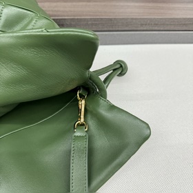 LOEWE Новая модель среднего размера из