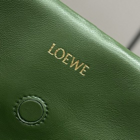 LOEWE Новая модель среднего размера из