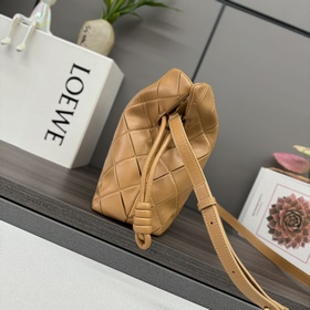 LOEWE Новая модель среднего размера из