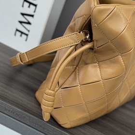 LOEWE Новая модель среднего размера из