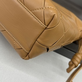 LOEWE Новая модель среднего размера из