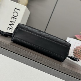 LOEWE Новая модель среднего размера из