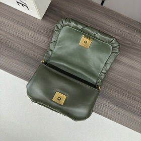 LOEWE Складчатая блестящая сумка Goya 