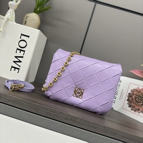 LOEWE Складчатая блестящая сумка Goya