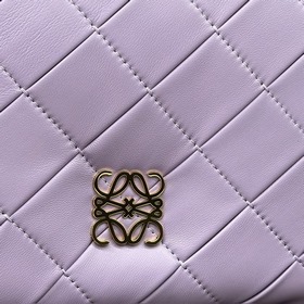 LOEWE Складчатая блестящая сумка Goya 