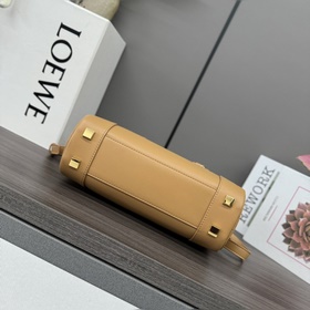 LOEWE Новая мини-сумка Amazona 23 с ук