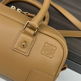 LOEWE Новая мини-сумка Amazona 23 с ук