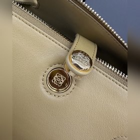 Новая небольшая мягкая кожаная сумка M
