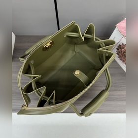 Новая небольшая мягкая кожаная сумка M