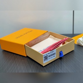 M13647 Розовый кожаный кошелек для виз