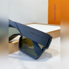 LOUIS VUITTON  МОДЕЛЬ： Z1583E