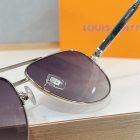 LOUIS VUITTON МОДЕЛЬ： Z2543U Разме