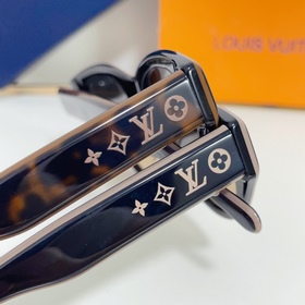 LOUIS VUITTON МОДЕЛЬ： Z2686U РАЗМЕР： 5