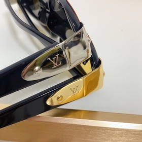 LOUIS VUITTON МОДЕЛЬ： Z2600U РАЗМЕР： 5