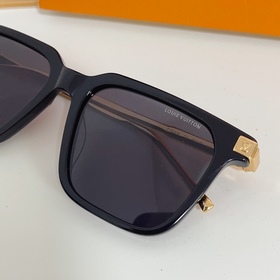 LOUIS VUITTON МОДЕЛЬ： Z1826W Разме