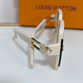 LOUIS VUITTON МОДЕЛЬ： Z1875 РАЗМЕР： 63