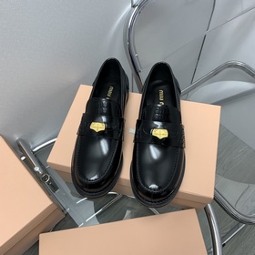 MIUMIU Showpiece! 22AW Лоферы с монетк