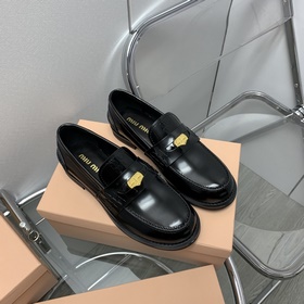 MIUMIU Showpiece! 22AW Лоферы с монетк