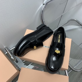 MIUMIU Showpiece! 22AW Лоферы с монетк