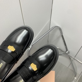 MIUMIU Showpiece! 22AW Лоферы с монетк