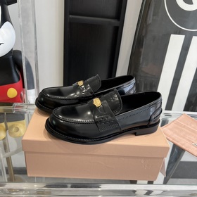 MiuMiu Осень/Зима 2023 Бестселлер Лофе