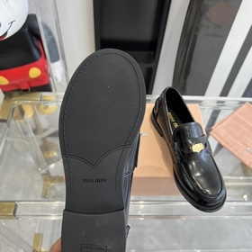MiuMiu Осень/Зима 2023 Бестселлер Лофе