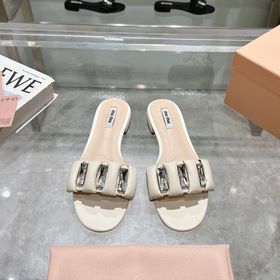 MiuMiu 2026 Весна/Лето Новинка： Сланцы