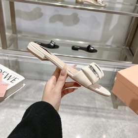 MiuMiu 2026 Весна/Лето Новинка： Сланцы