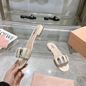 MiuMiu 2026 Весна/Лето Новинка： Сланцы