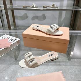MiuMiu 2026 Весна/Лето Новинка： Сланцы