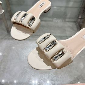 MiuMiu 2026 Весна/Лето Новинка： Сланцы