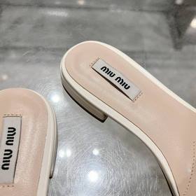 MiuMiu 2026 Весна/Лето Новинка： Сланцы