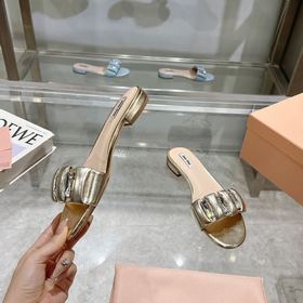 MiuMiu 2026 Весна/Лето Новинка： сандал